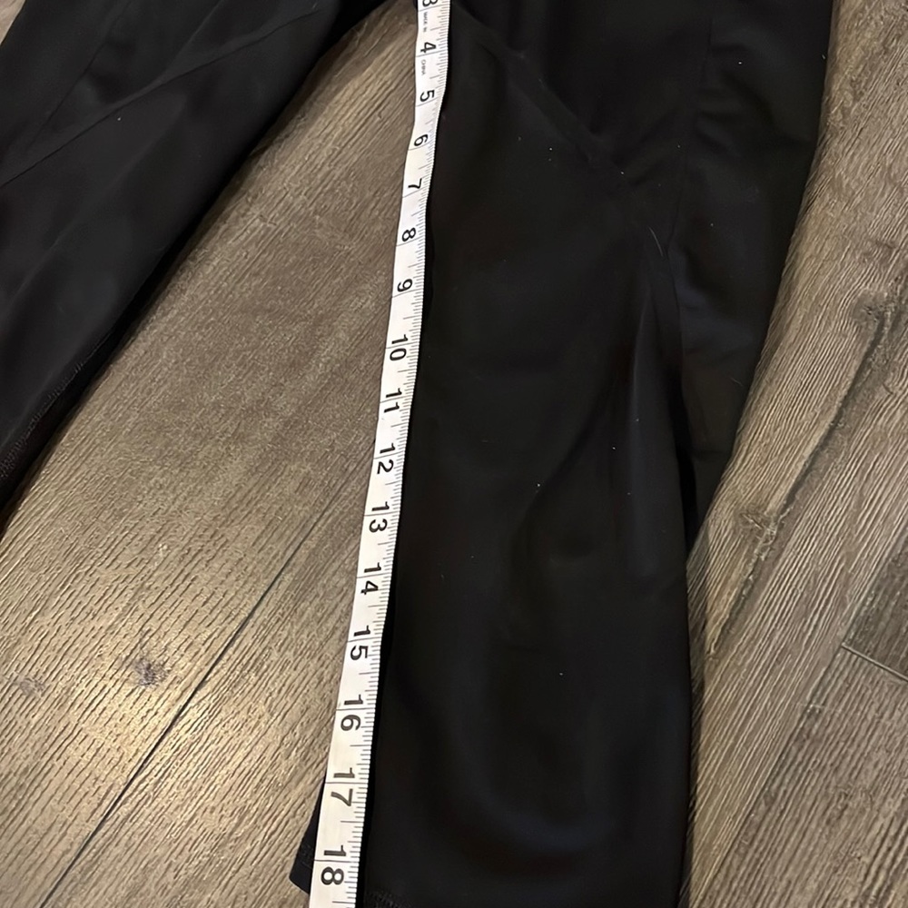 Athleta Stride Reflective Capri/Crop Legging Black Size Medium - Picture 9 of 13